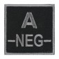 Ecusson groupe sanguin A négatif gris sur noir
