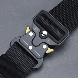 Ceinture noir avec boucle d'ouverture cobra